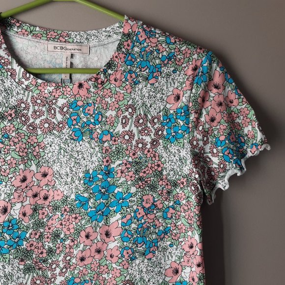 New BCBGeneration Short Sleeve Cropped T-shirt | Floral Garden Small - Picture 4 of 15